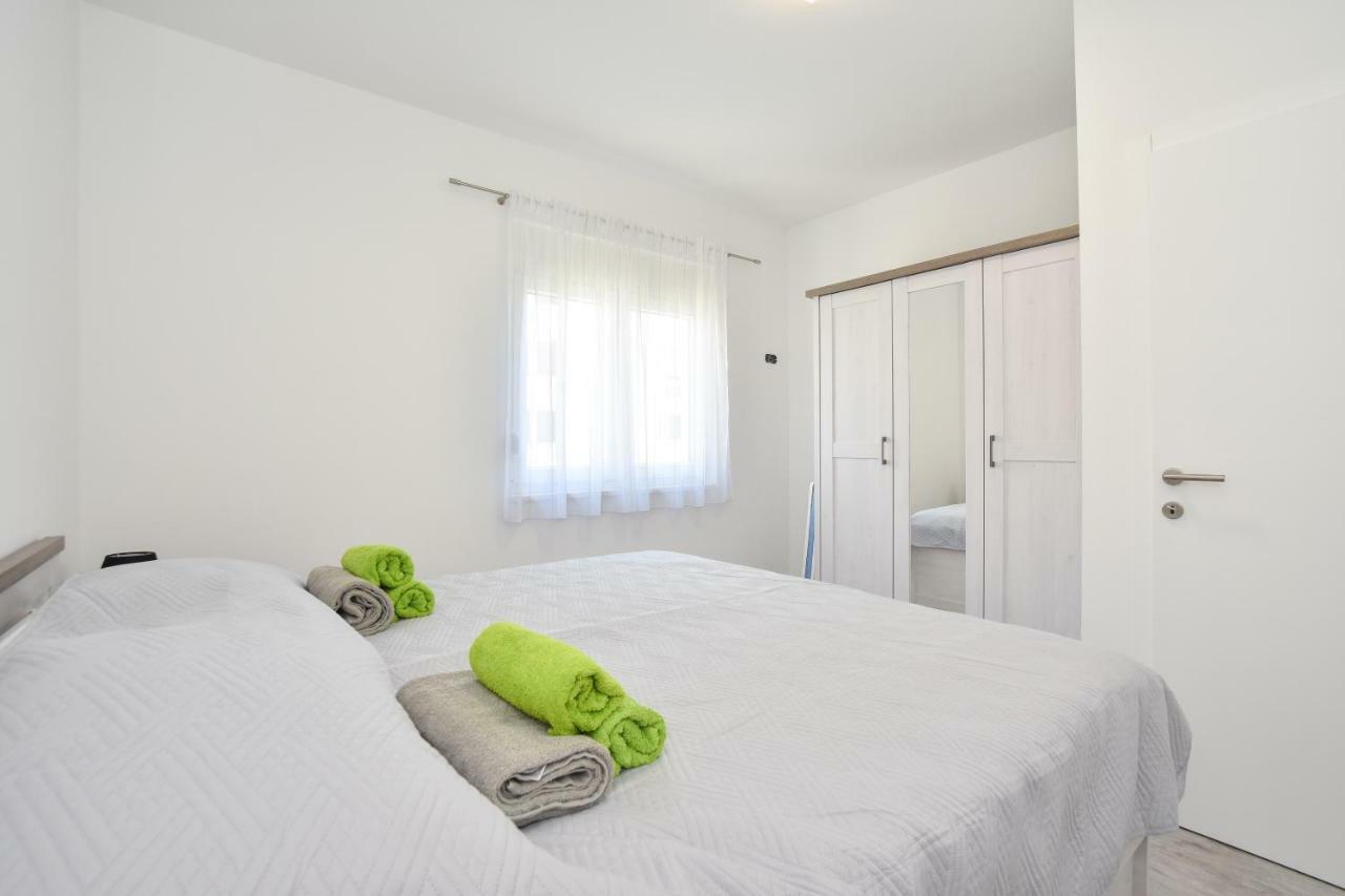 Apartmani Iva&Ante Dugi Rat Dış mekan fotoğraf